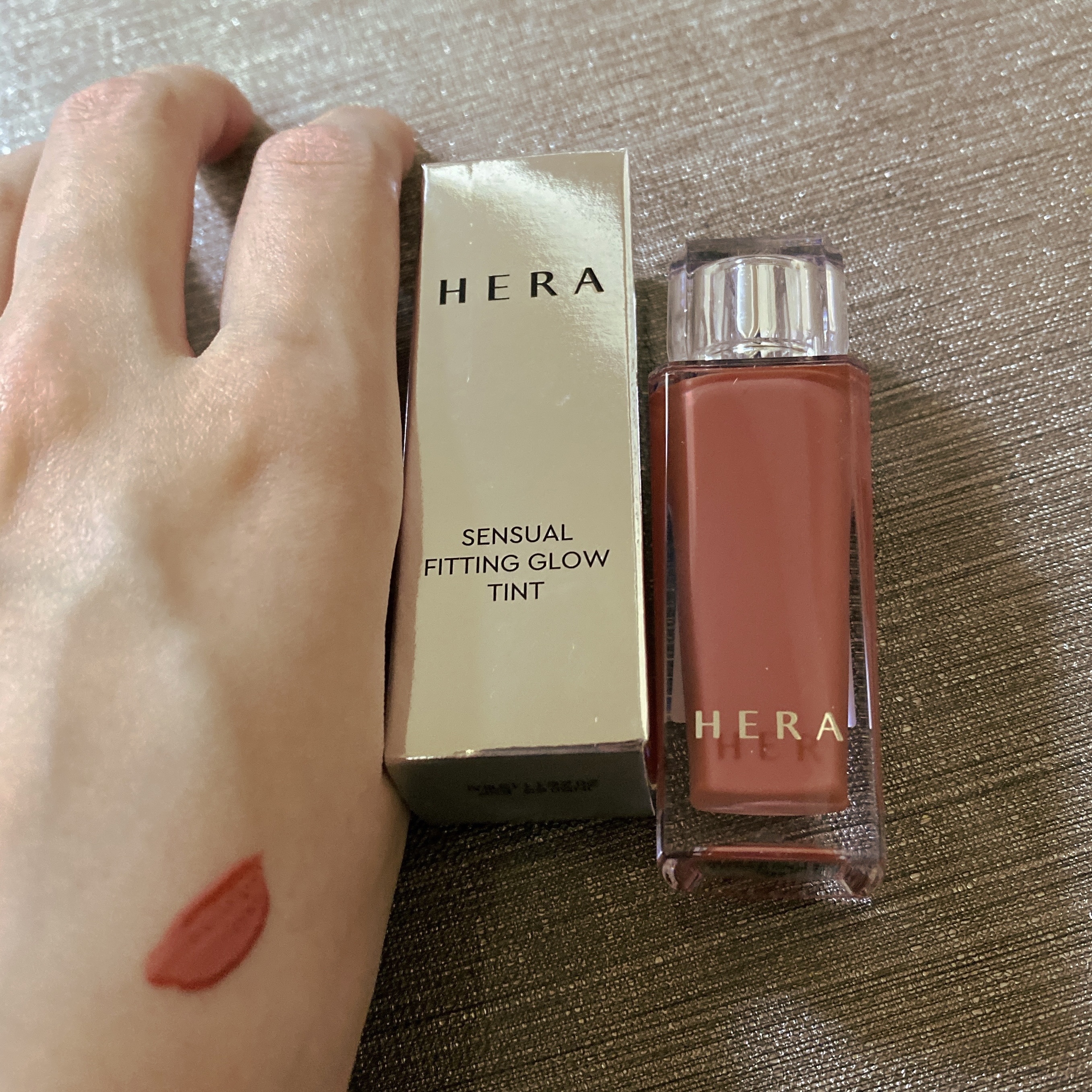 センシュアル フィッティング グロウ ティント/HERA/リップティントを使ったクチコミ（2枚目）