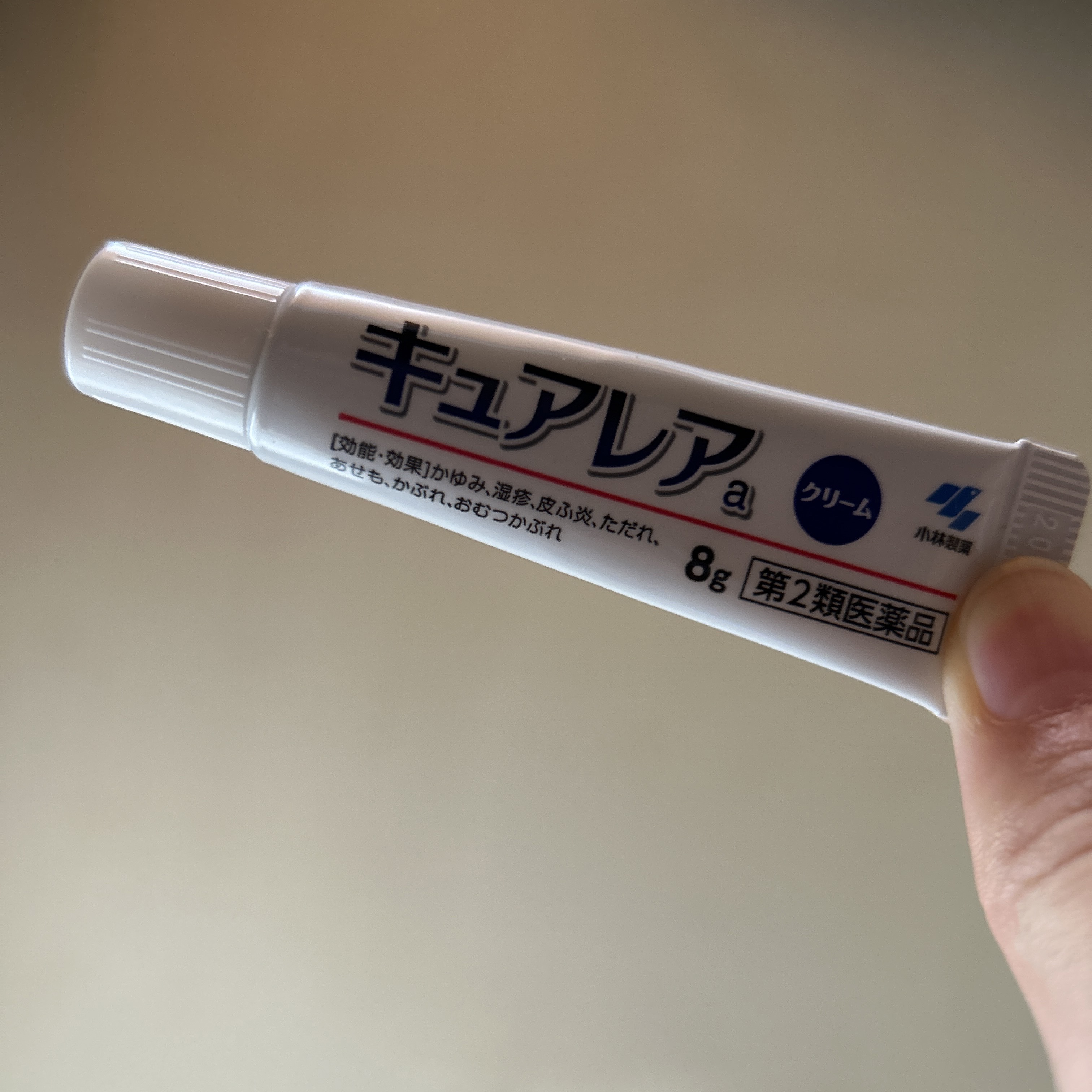 キュアレアa医薬品

瞼が急に荒れてアイプチが使えなくなったから、しばらくアイプチなしでこれ塗ってた。ちょっと沁みたけど使用感はいい感じ。