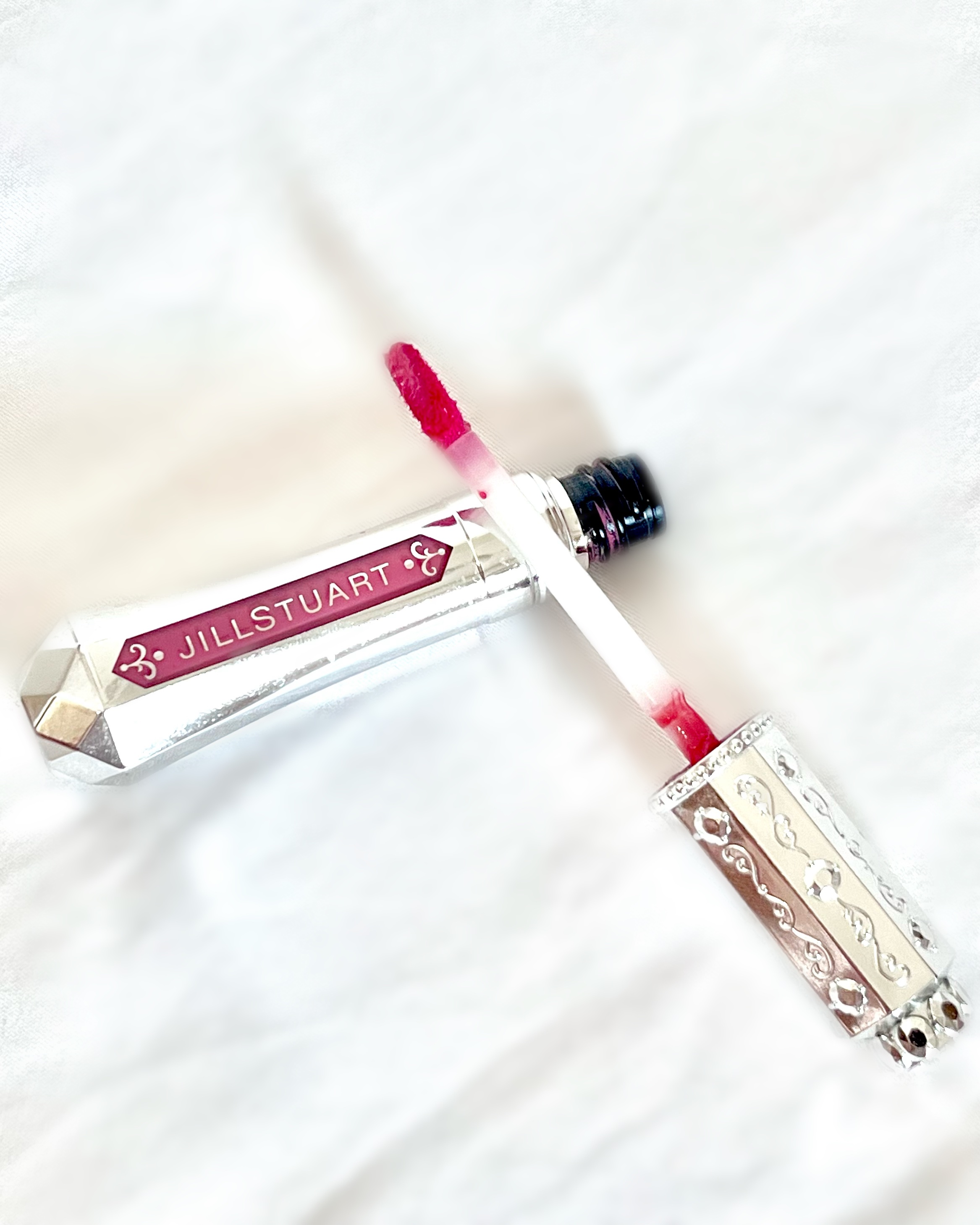 ジルスチュアート タイムレスグロウ ルージュティント 01 strawberry lake/JILL STUART/リップティントを使ったクチコミ（2枚目）