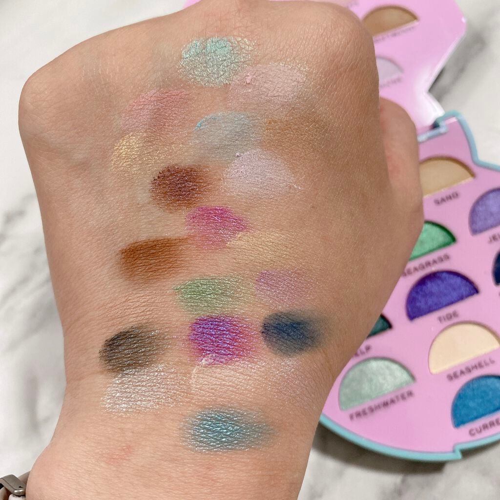 Ocean's Treasure Pigment Eyeshadow palette/MAKEUP REVOLUTION/アイシャドウパレットを使ったクチコミ(3枚目)