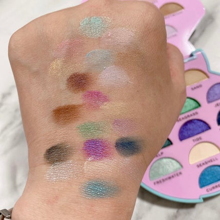 Ocean's Treasure Pigment Eyeshadow palette/MAKEUP REVOLUTION/アイシャドウパレットを使ったクチコミ(3枚目)