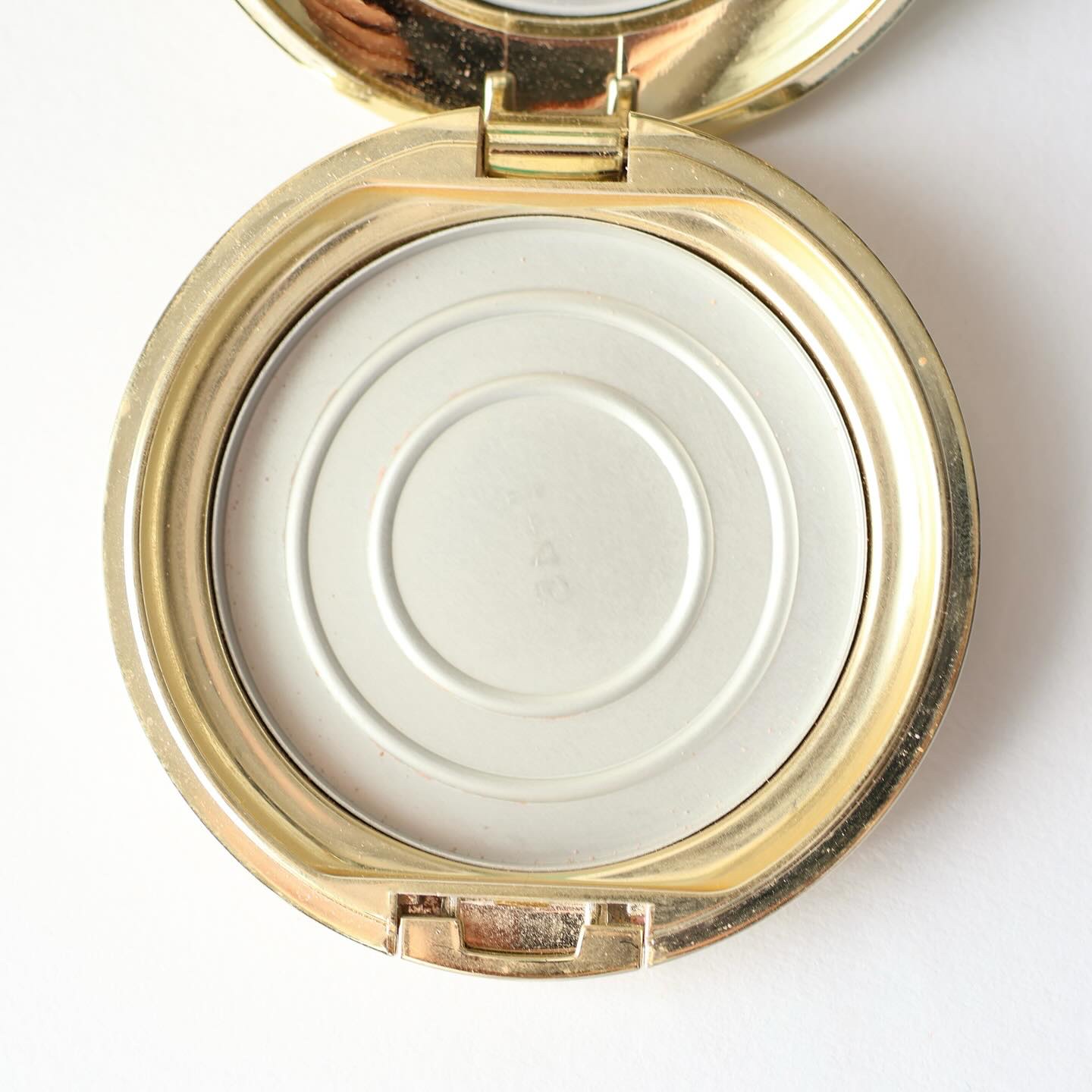 ラ プードル オートニュアンス II フェミニン/Elégance/プレストパウダーを使ったクチコミ（2枚目）