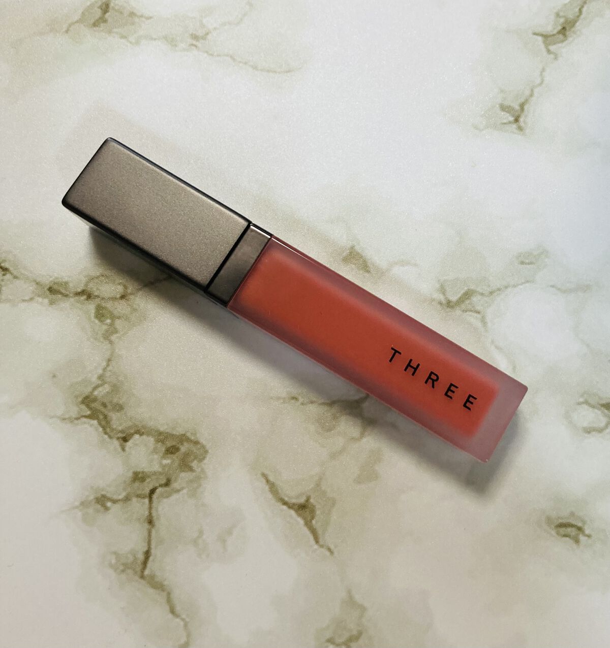 THREE THREE ディヴァインリップジェムのクチコミ「THREE　ディヴァインリップジェム
#04 KISS THE SKY 
税込3,850円

.....」（1枚目）