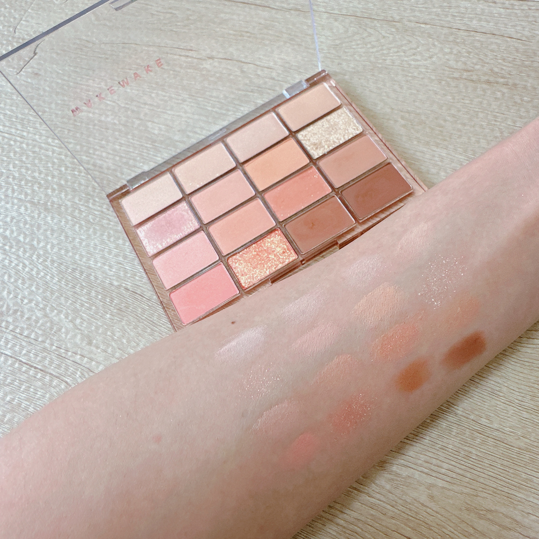 ソフトブラーリングアイパレット/wakemake/アイシャドウパレットを使ったクチコミ（2枚目）