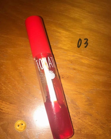 スキンフード 
tomato cool jelly tint 〔03〕です💄¥700（くらい）

2枚目→フラッシュなし
3枚目→フラッシュあり

〔メリット〕🌝
・色持ちがとてもいい（写真2枚とも左側