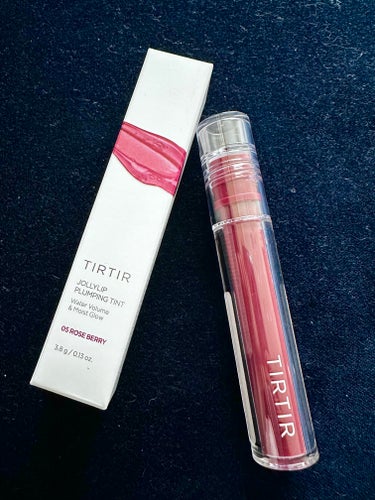 #TIRTIR #ジョリーリッププランプリップティント を購入しました！

カラーは　#ROSE_BERRY

パープルよりのピンクです。

テクスチャーはみずみずしくて塗りやすいです。
チップは唇に塗