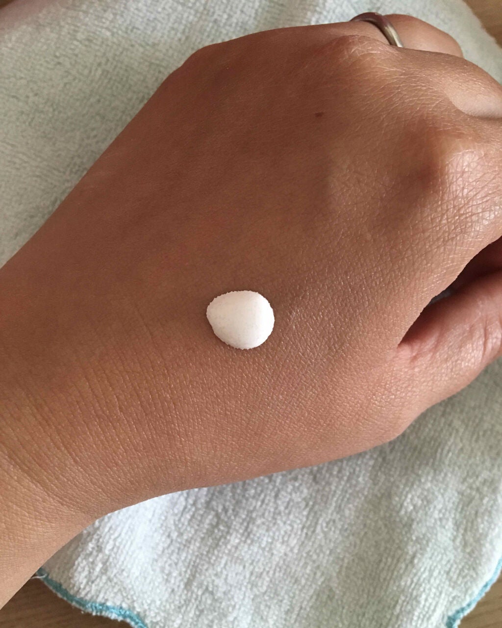 プレミアムエモーショナルファンデーション/LEI PARUFY/リキッドファンデーションを使ったクチコミ(2枚目)