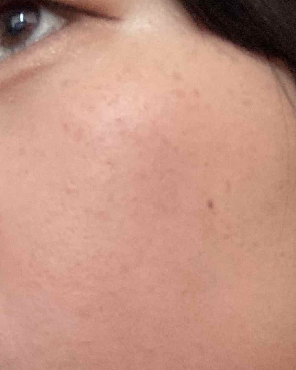 エバーグロウクッション SPF23 PA++ ナチュラルベージュ/FEMMUE/クッションファンデーションを使ったクチコミ（2枚目）