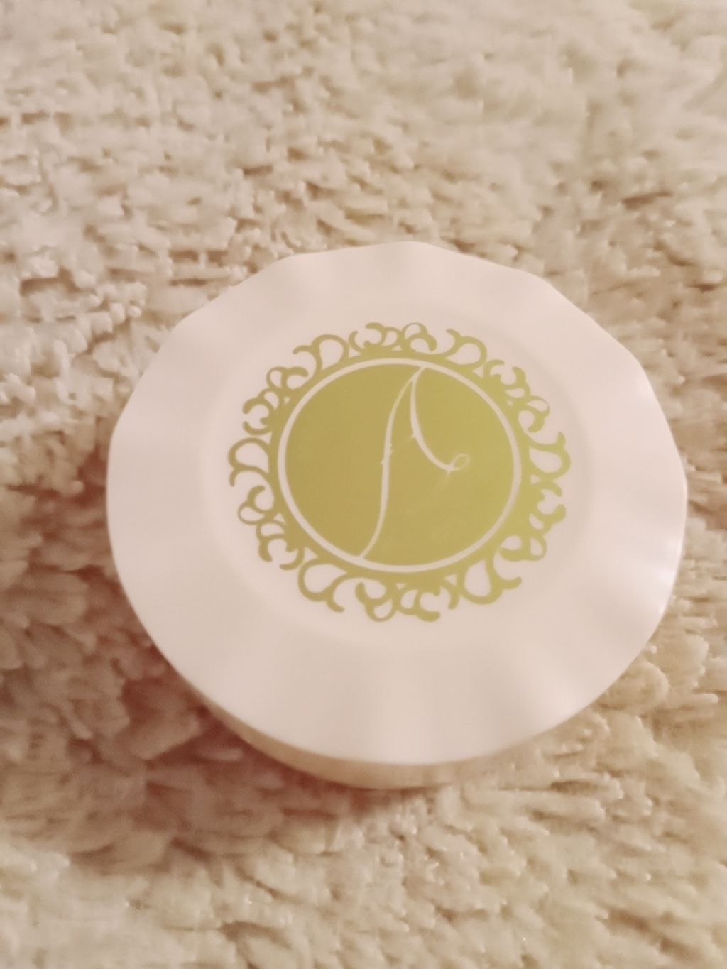 アクメディカ 薬用 フェイスパウダー ナチュラル/ナリスアップ/パウダーファンデーションを使ったクチコミ（2枚目）