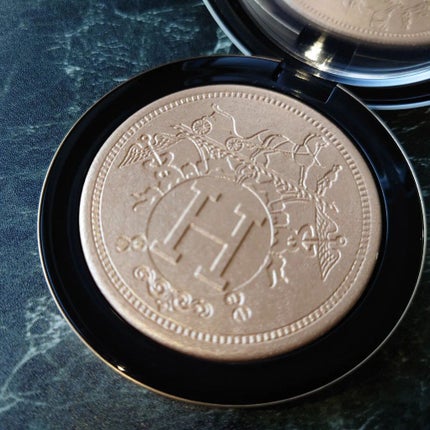 プードル オルフェーヴル フェイス&アイ イルミネイティングパウダー/エルメス/プレストパウダーを使ったクチコミ(4枚目)