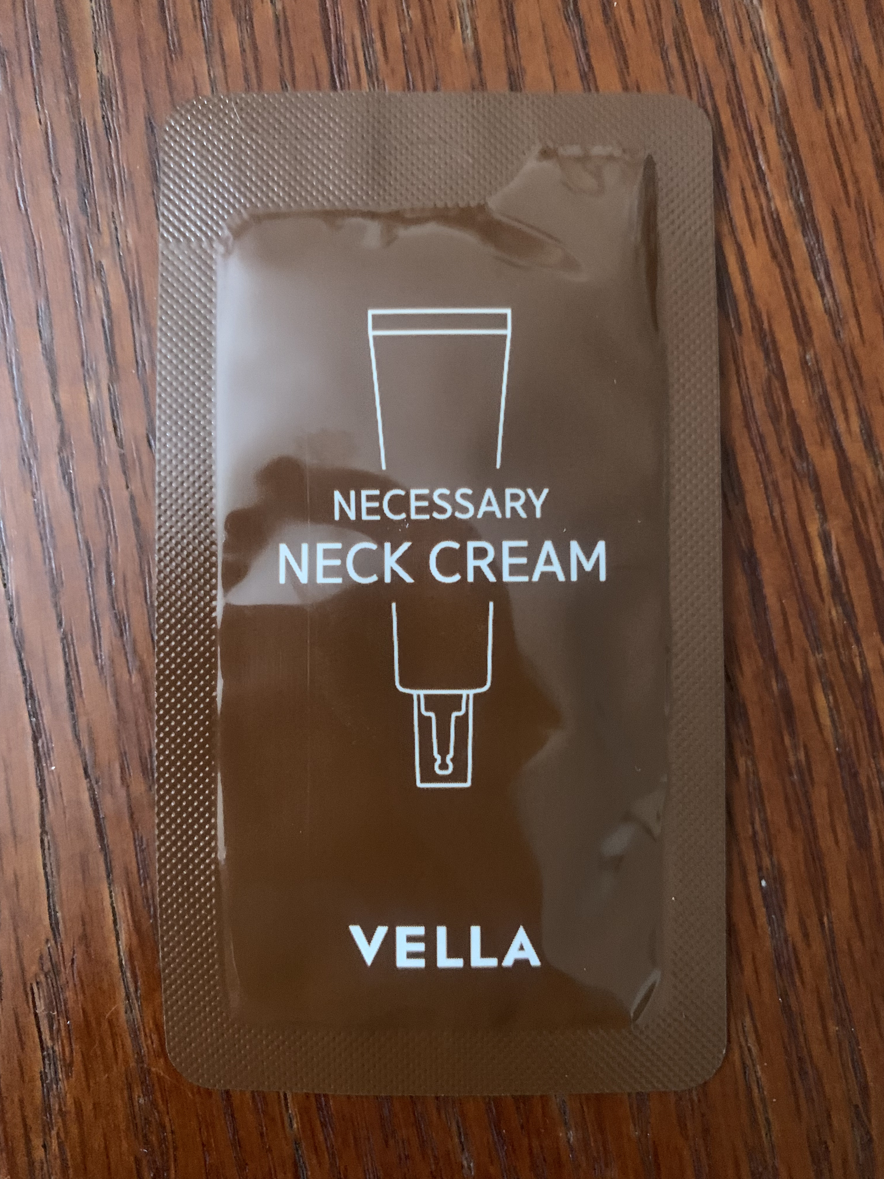 ネセサリーネッククリーム　チューブタイプ/VELLA/ネック・デコルテケアを使ったクチコミ（1枚目）