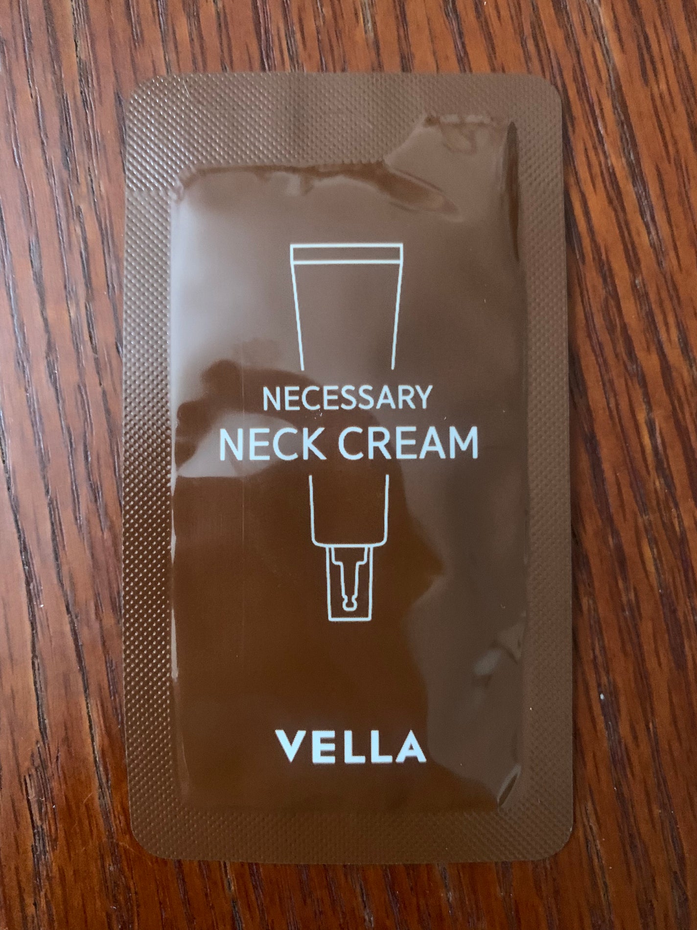 ネセサリーネッククリーム チューブタイプ/VELLA/ネック・デコルテケアを使ったクチコミ(1枚目)