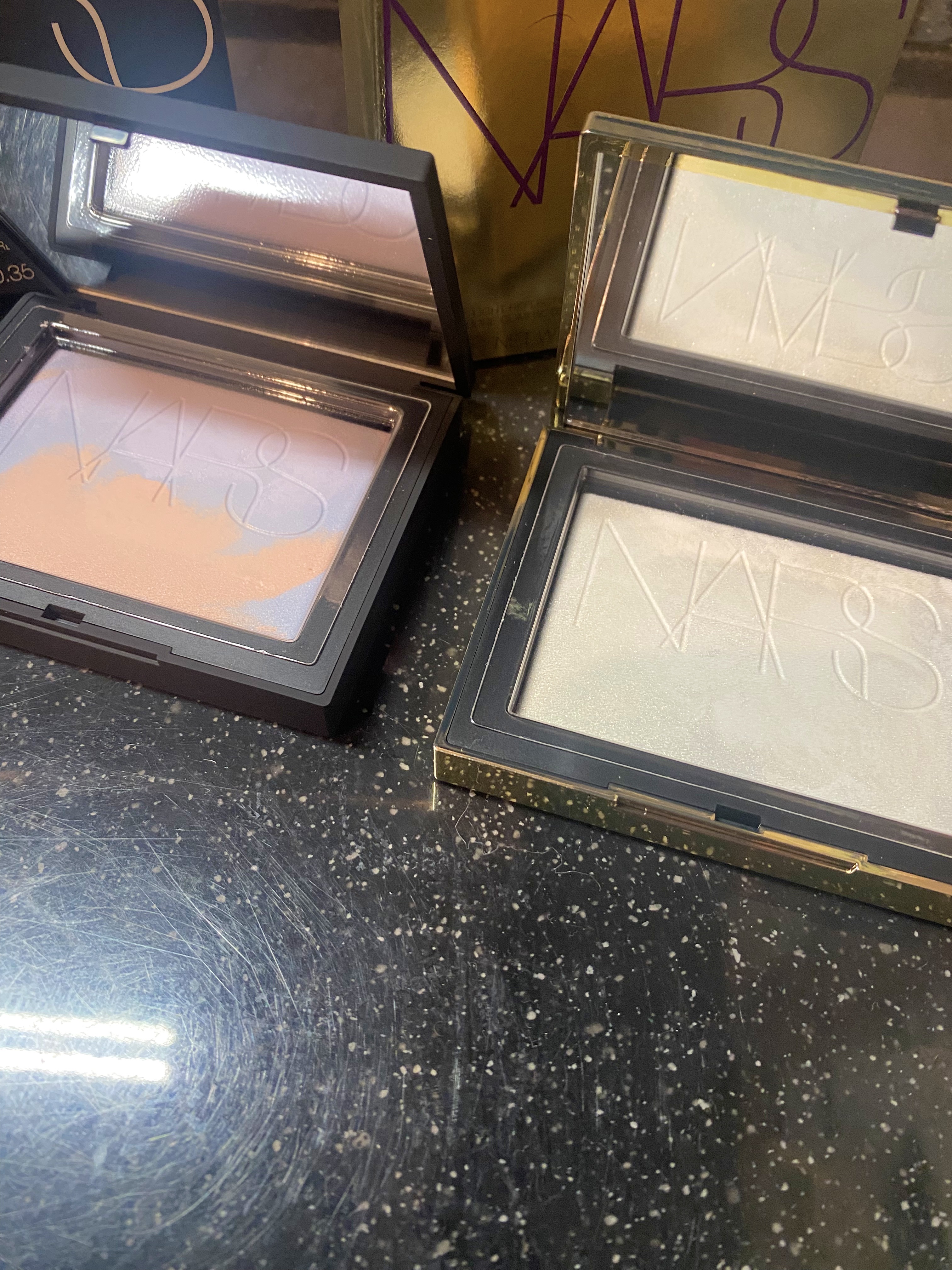 ライトリフレクティング プリズマティックパウダー/NARS/プレストパウダーを使ったクチコミ（2枚目）