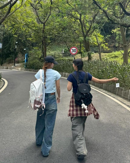 ひとみ on LIPS 「友達と再会するよ#コーデ#韓国コーデ#韓国ファッション#韓国雑..」(3枚目)