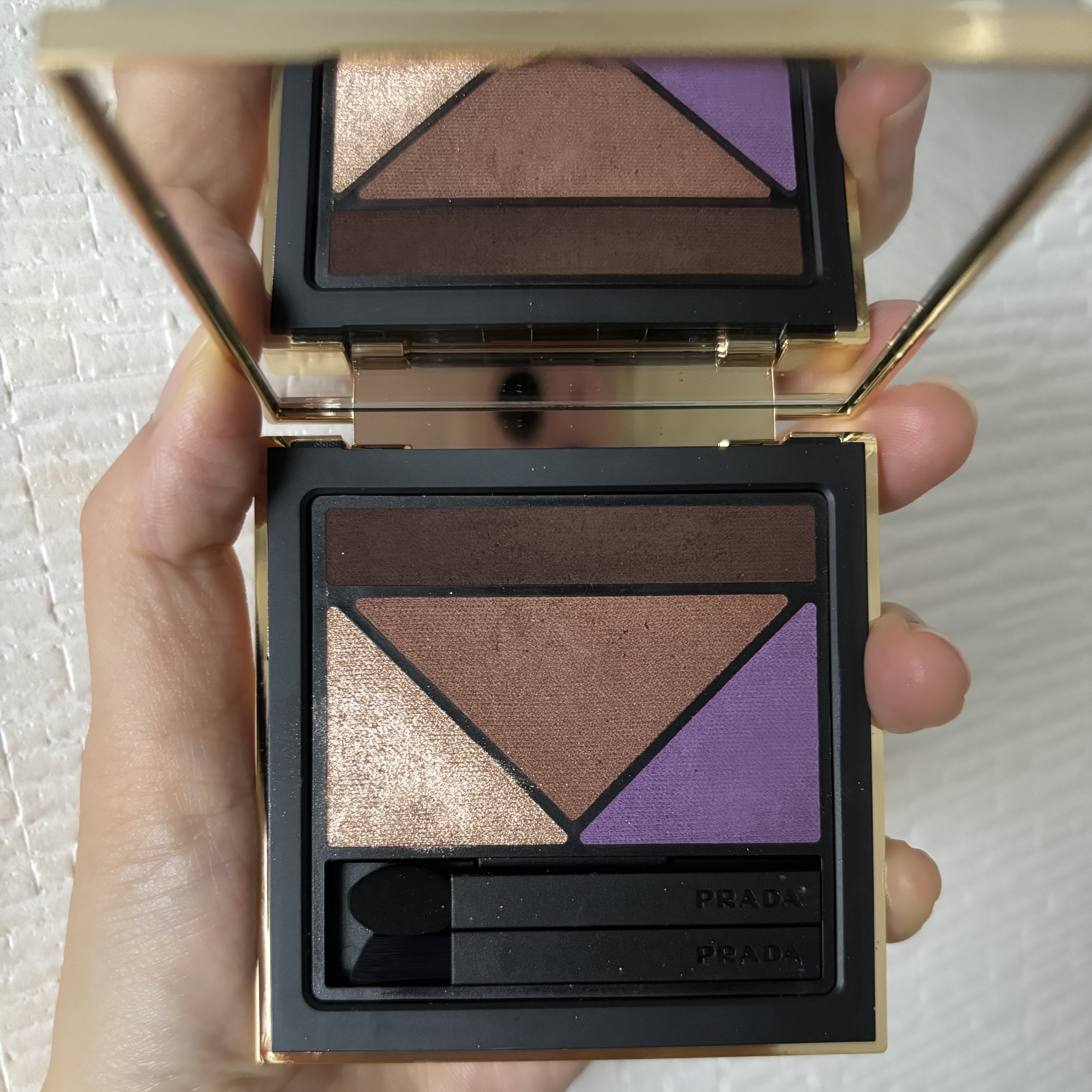 ダイメンションズ マルチエフェクト アイシャドウ 01 ポートレート/PRADA BEAUTY/アイシャドウパレットを使ったクチコミ（1枚目）