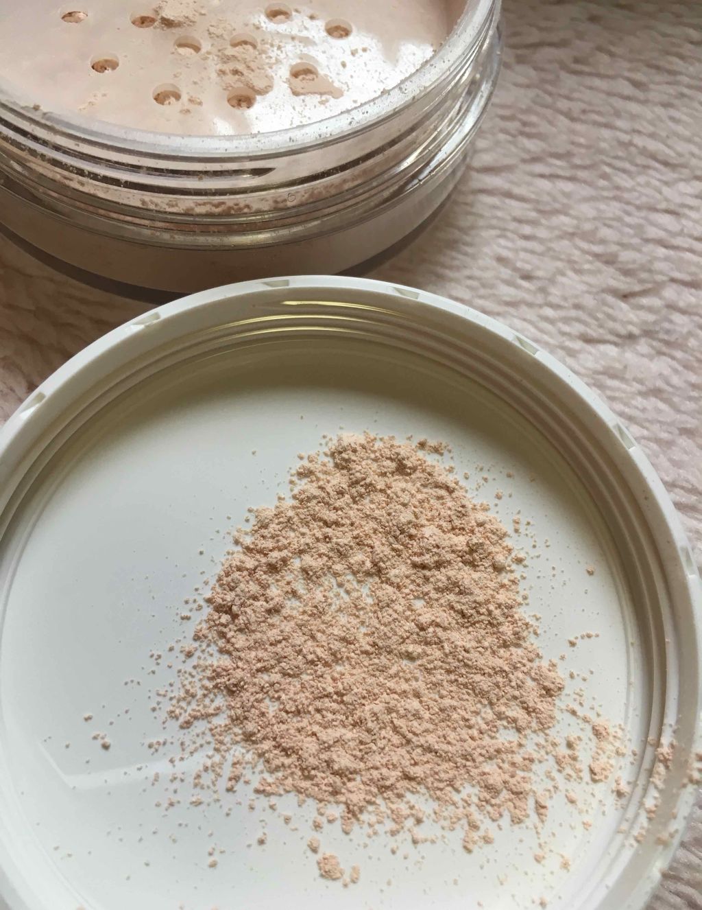 ミネラルUVパウダー／SPF50・PA++++/エトヴォス/ルースパウダーを使ったクチコミ（3枚目）