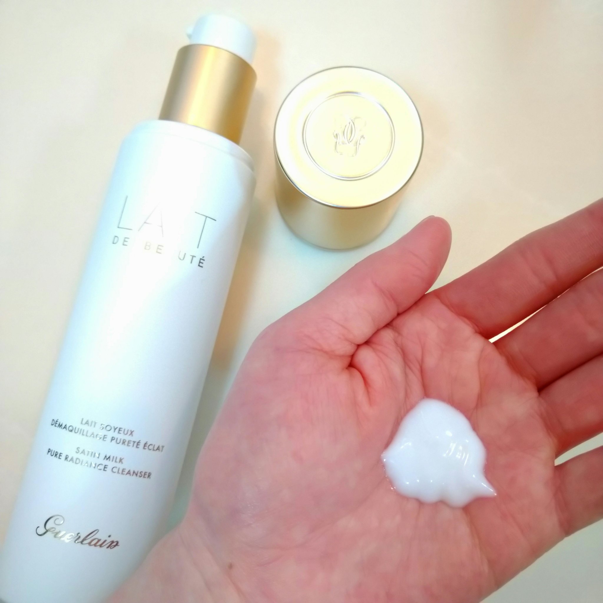 GUERLAIN クレンジング ミルクのクチコミ「🐝GUERLAIN🐝

朝のクレンジングに欠かせないのが
GUERLAINのクレンジング ミル.....」（2枚目）