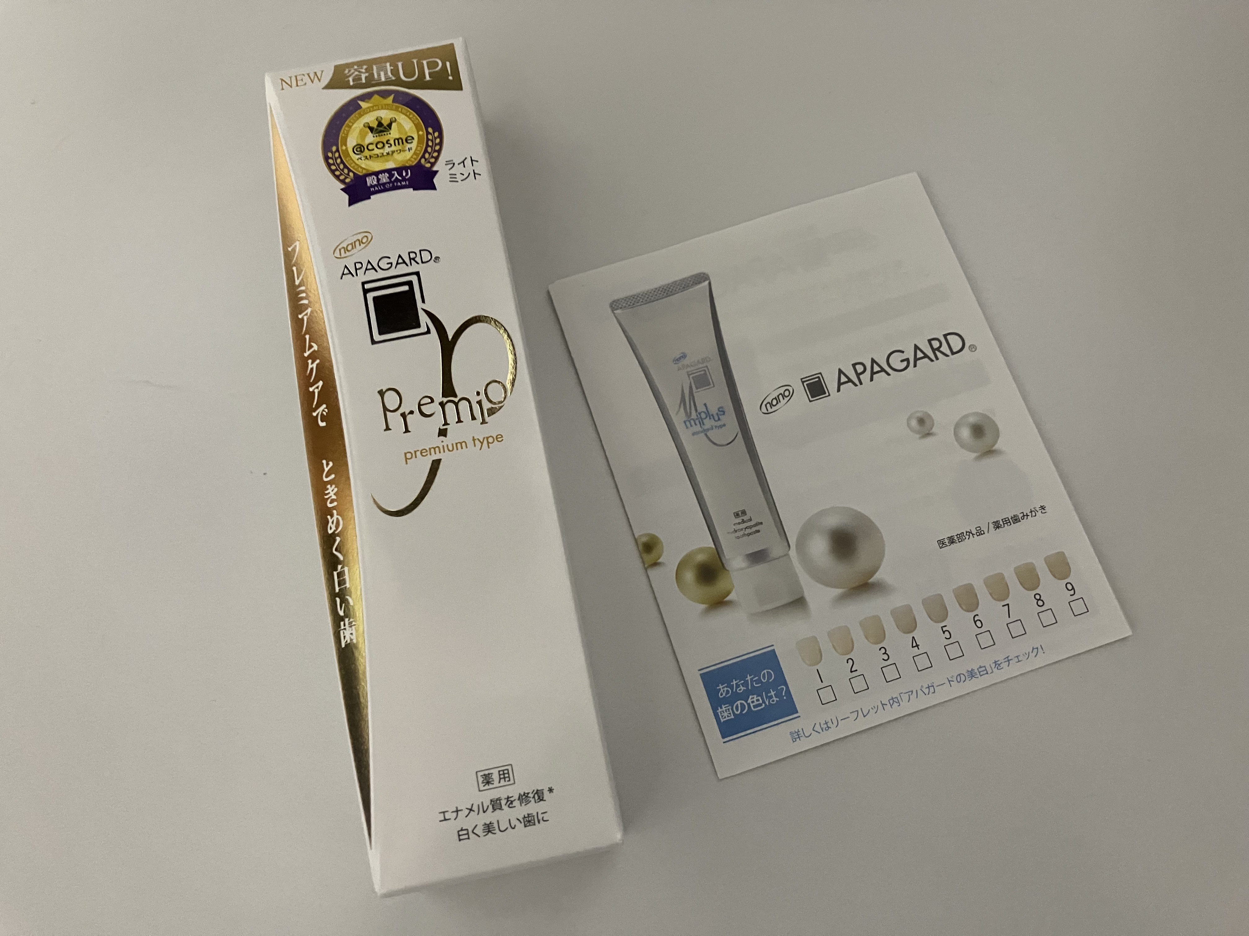 アパガードプレミオ
　Lipsプレゼントでいただきました。使用感をレビューしていきます。

【使った商品】
アパガードプレミオ　53g

【商品の特徴】
・ライトミント味
　辛くないミント味なのでしっかり磨けます🫧

・磨いたあと
　歯が