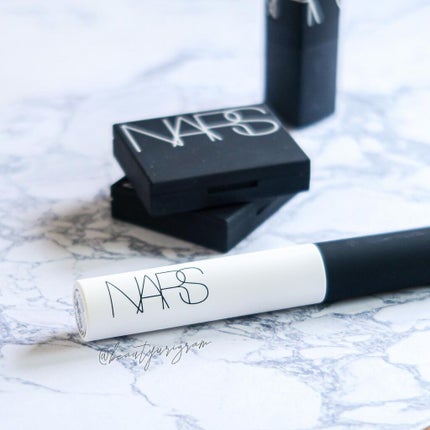 NARS スマッジプルーフ アイシャドーベースのクチコミ「手持ちアイシャドウを高発色に!
アイメイクのヨレ・崩れ防止にも👀
【NARS】
スマッジプ.....」(1枚目)