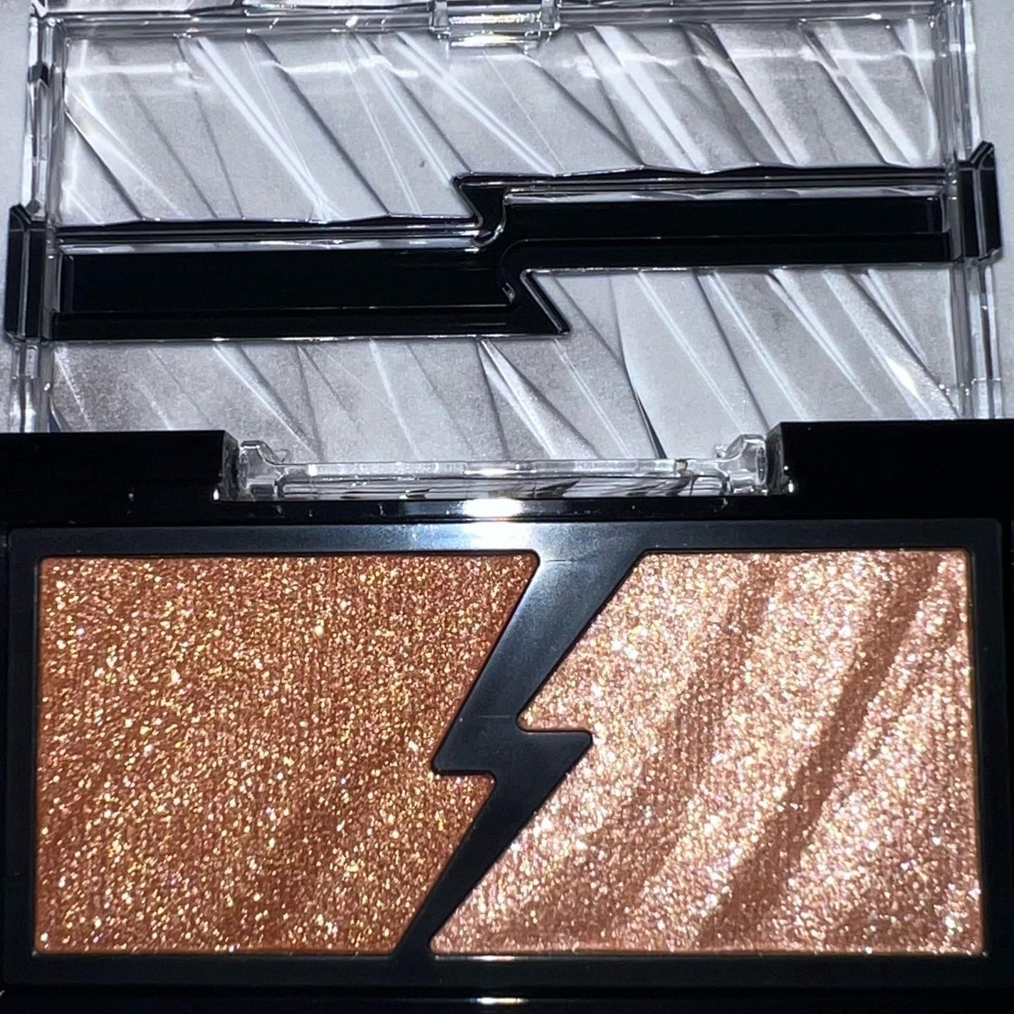 エレクトリックショックアイズ /KATE/アイシャドウパレットを使ったクチコミ(5枚目)