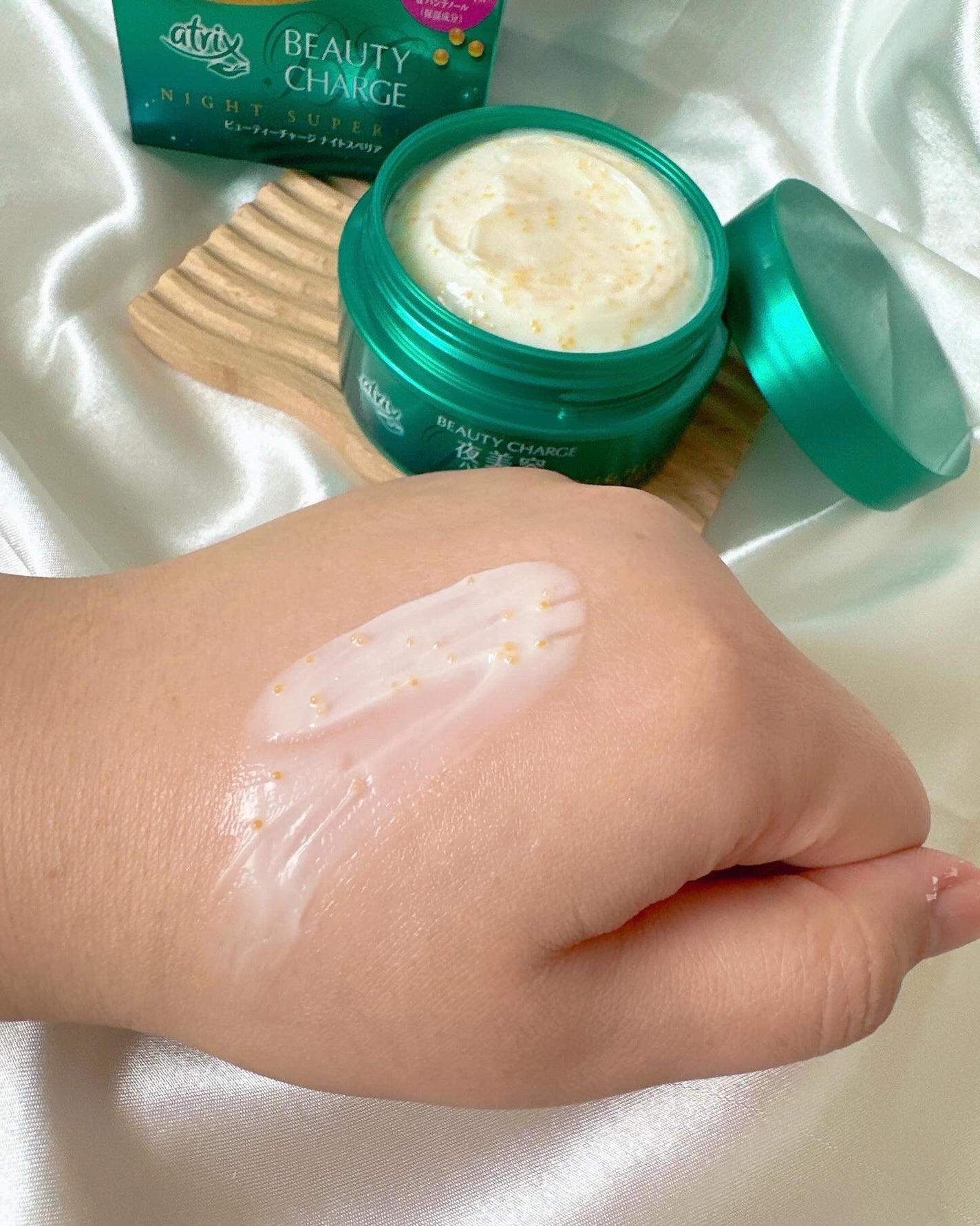 ビューティーチャージ ナイトスペリア/アトリックス/ハンドクリームを使ったクチコミ(4枚目)