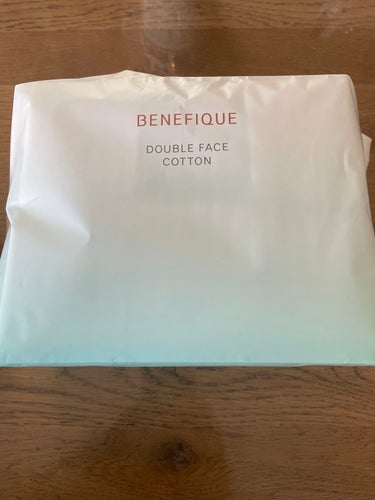 【使った商品】BENEFIQUE　ダブルフェイスコットン N
【商品の特徴】二種類の使い方ができます

【良いところ】色面はBENEFIQUEふきとり化粧水用に使い、白い面は化粧水、乳液に使います。
使