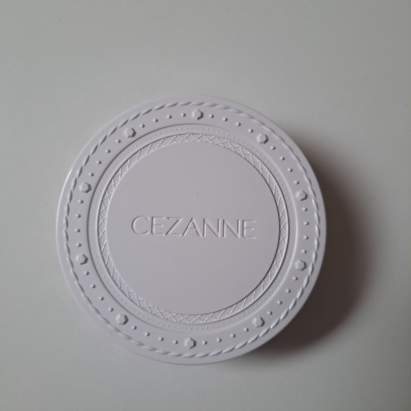 UVクリアフェイスパウダー/CEZANNE/プレストパウダーを使ったクチコミ(2枚目)