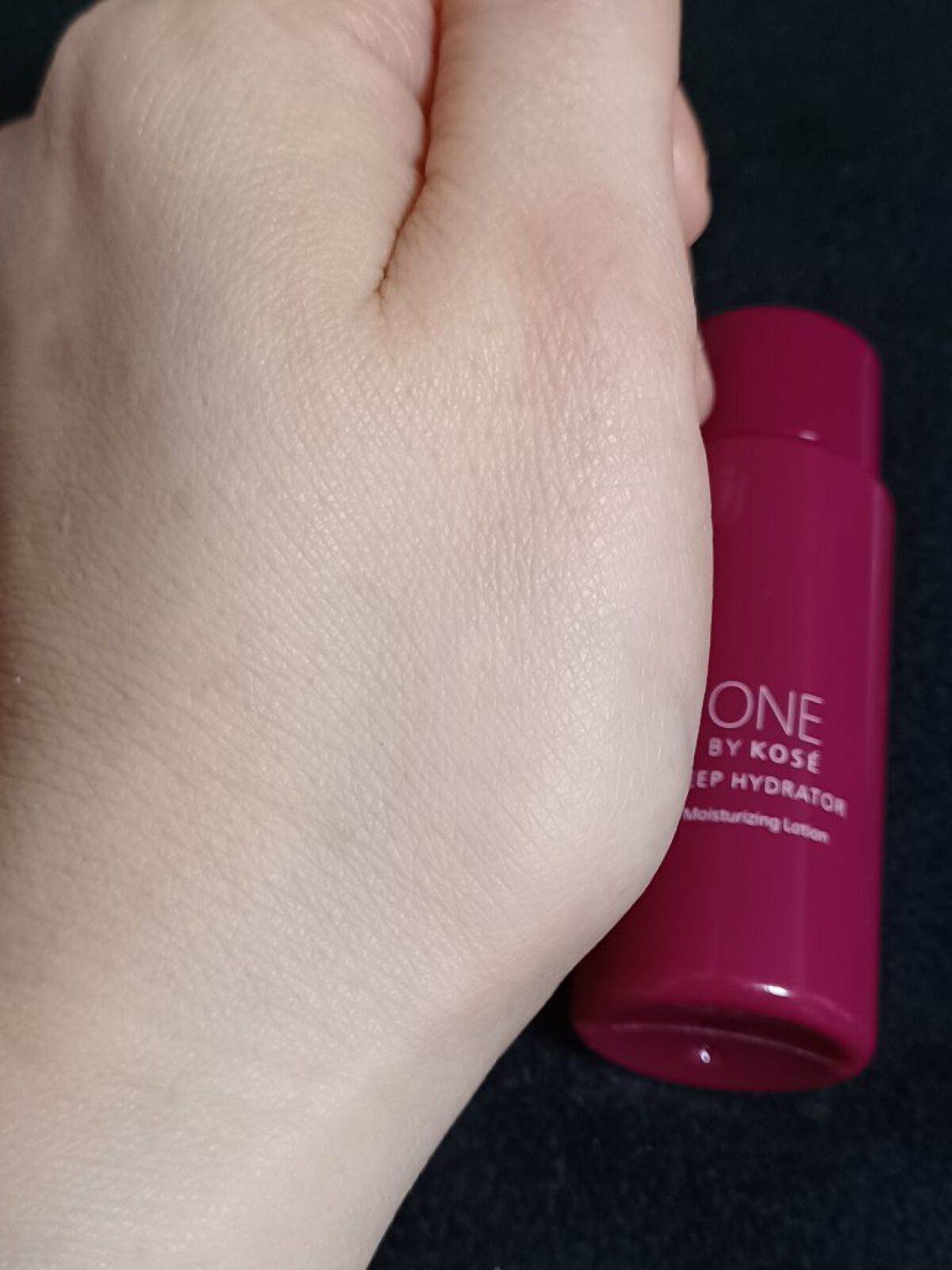 ONE BY KOSE ディープ ハイドレーターのクチコミ「今回は、先日購入したお試し6日分を使用した個人的な感想です🎵
プレ化粧水の後、朝と夜に手で使用.....」（2枚目）