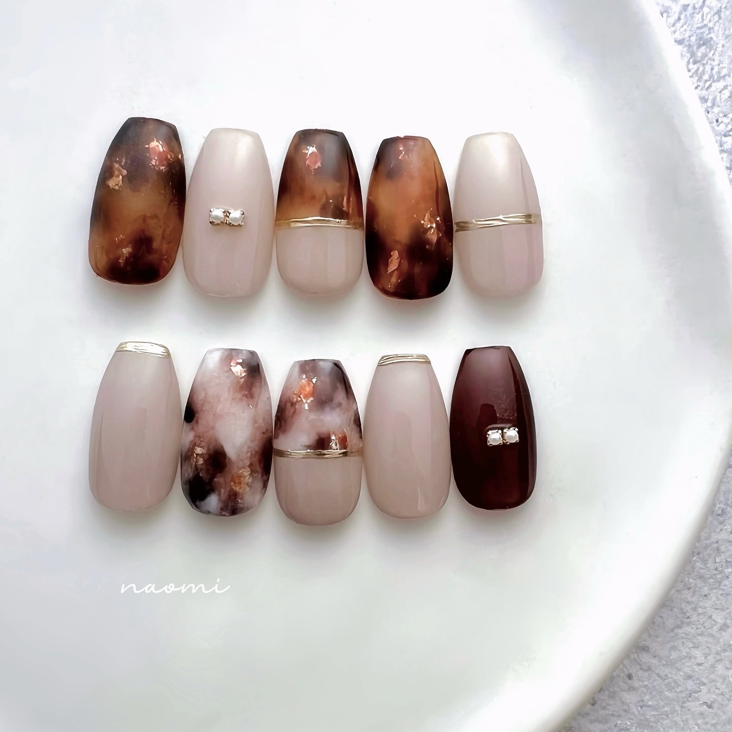 #べっ甲ネイル,#ニュアンスネイル,#ホワイトべっ甲ネイル,#秋ネイル,#夏ネイル,#ブラウンネイル,#セルフネイル,#大人可愛いネイルのネイルデザイン