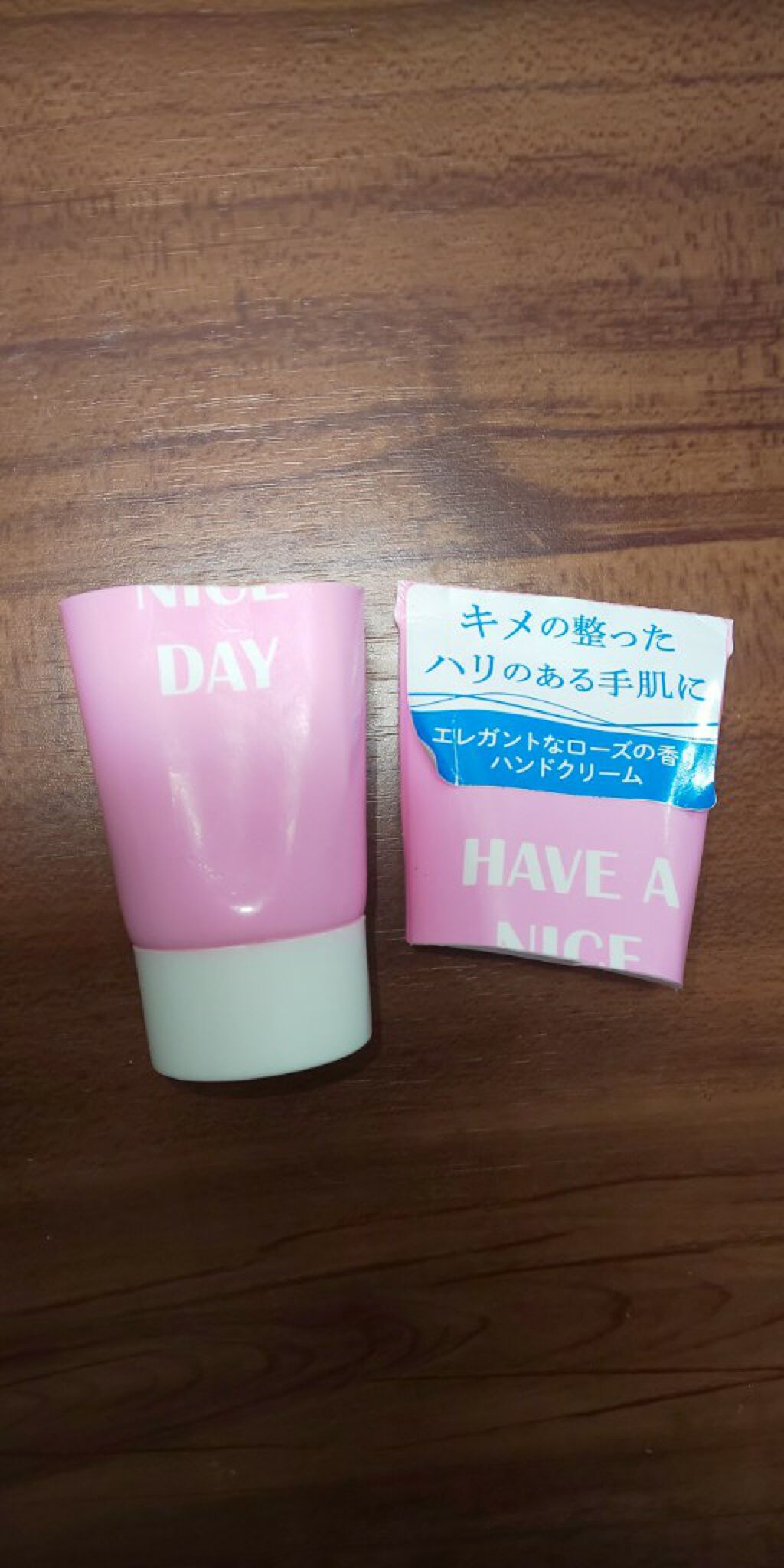 ガールズトレンド研究所 アロマハンドクリームD/DAISO/ハンドクリームを使ったクチコミ（2枚目）