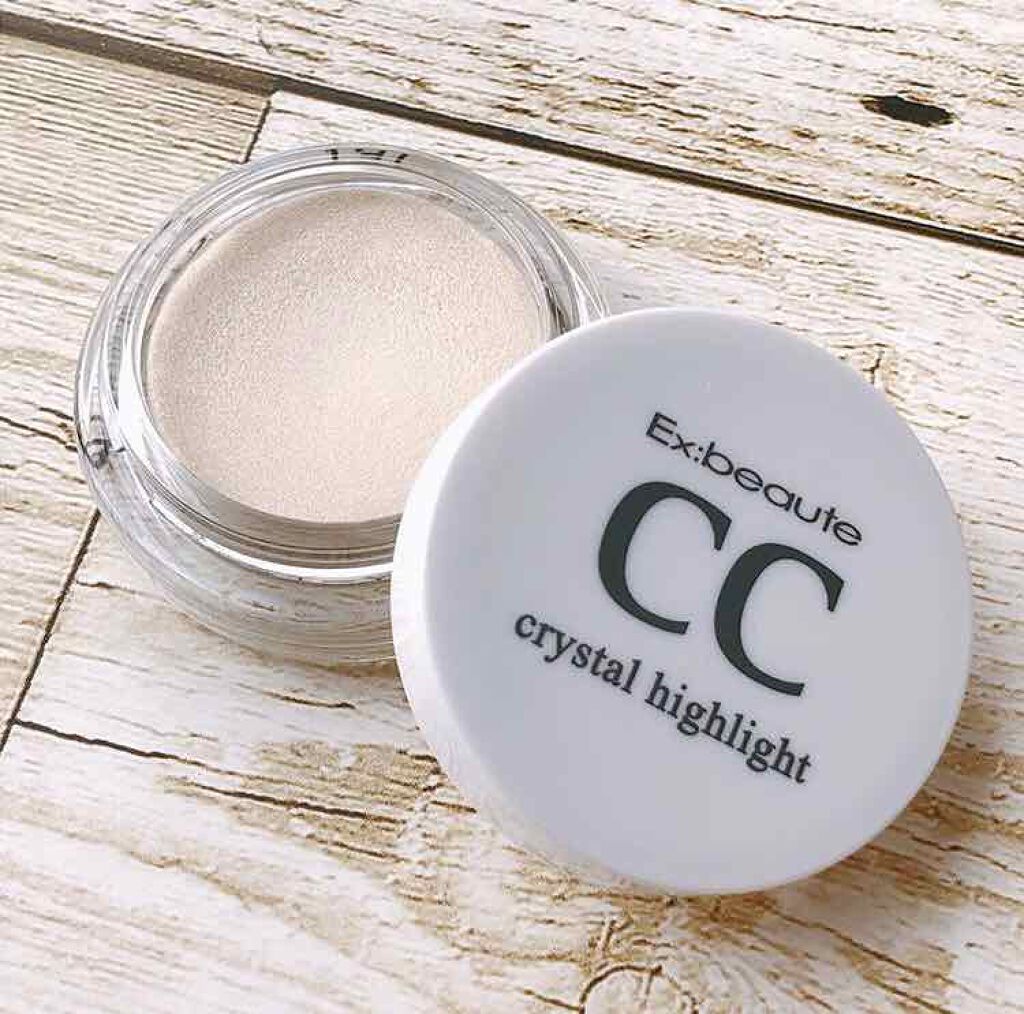 エクスボーテ CCクリスタルハイライトのクチコミ「指につけて叩き込むようにさっと
伸ばすだけで、簡単に立体感を
つくることができます👍.....」（1枚目）