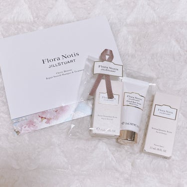 Flora Notis JILL STUART スウィートオスマンサス　リペアヘアオイルのクチコミ「Flora Notis JILL STUART
チェリーブロッサム リペアスムースシャンプー .....」（2枚目）