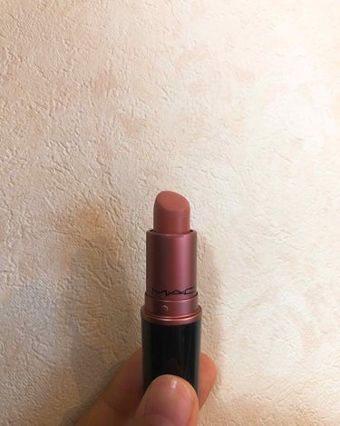 MAC リップスティック ベルベットテディ💋M（マット）
税込3,240円

公式サイトにはディープベージュと書いてあります！

目元を濃くしたときに、引き算としてこのカラーを使うことが多いです！
ただ