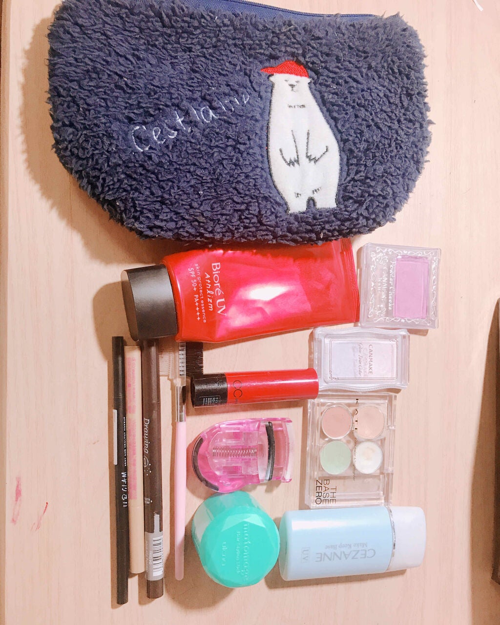 透花 on LIPS 「JKとはいえポーチ多すぎねぇ???どこに何入れたかたまに忘れる..」(3枚目)