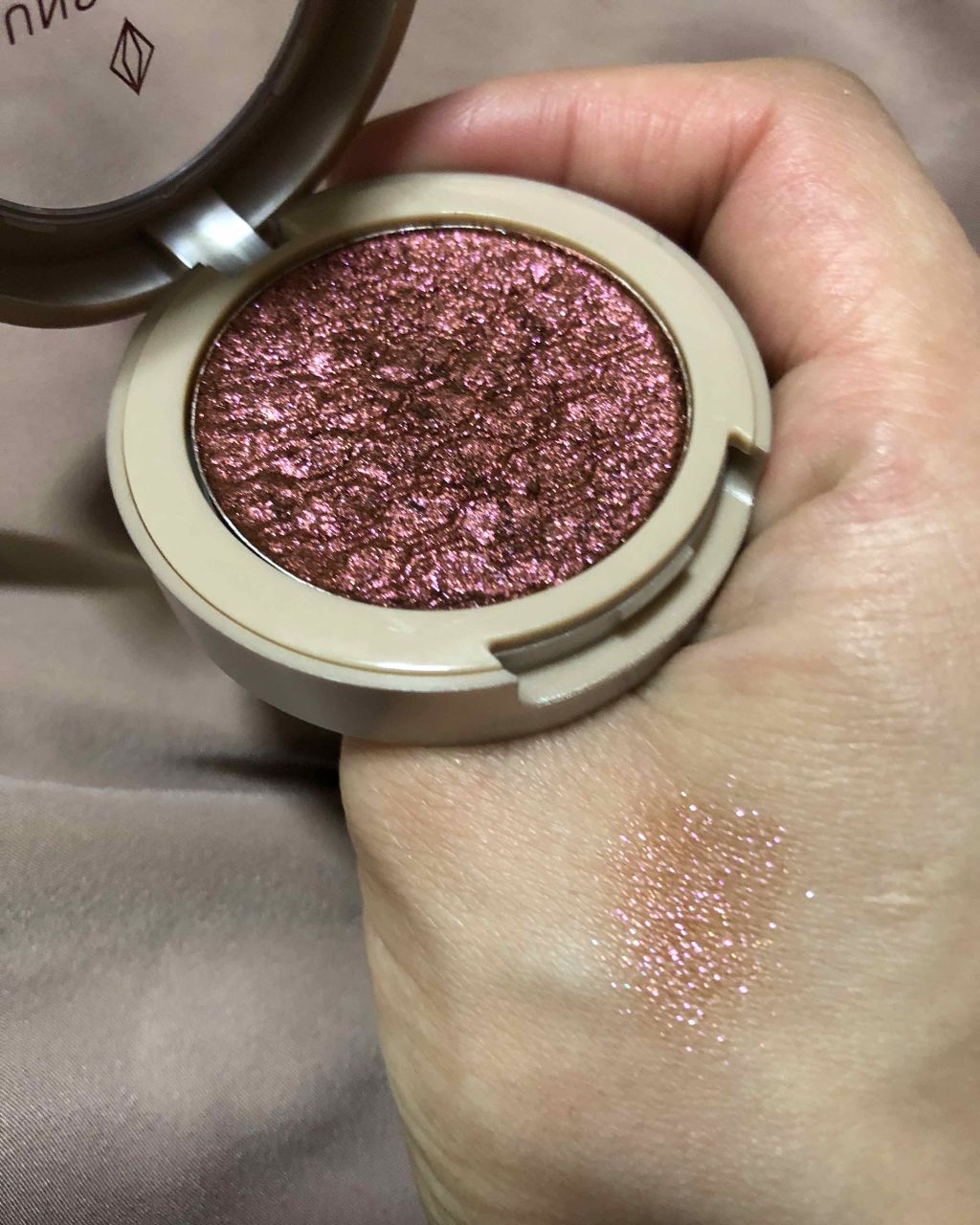 SUNSET CITY/HOLDLIVE/単色アイシャドウを使ったクチコミ（3枚目）