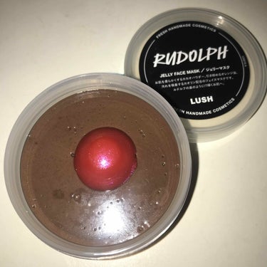 LUSHのゼリーマスクです◎
ルドルフ

クリスマス限定の商品らしいです！❤︎
この赤いのはルドルフの鼻をイメージしてるのかな？

チョコレートの甘い香りで、落とした後も少し香りが残っています。

毛穴