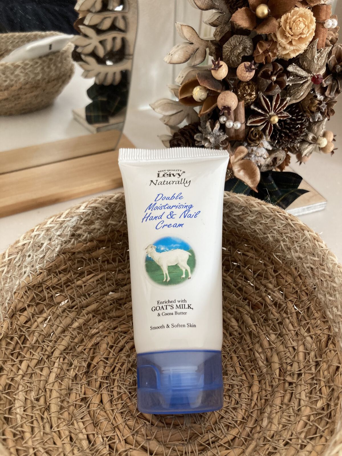 レイヴィー ハンド＆ネイルクリームゴートミルク/Leivy/ハンドクリームを使ったクチコミ（1枚目）