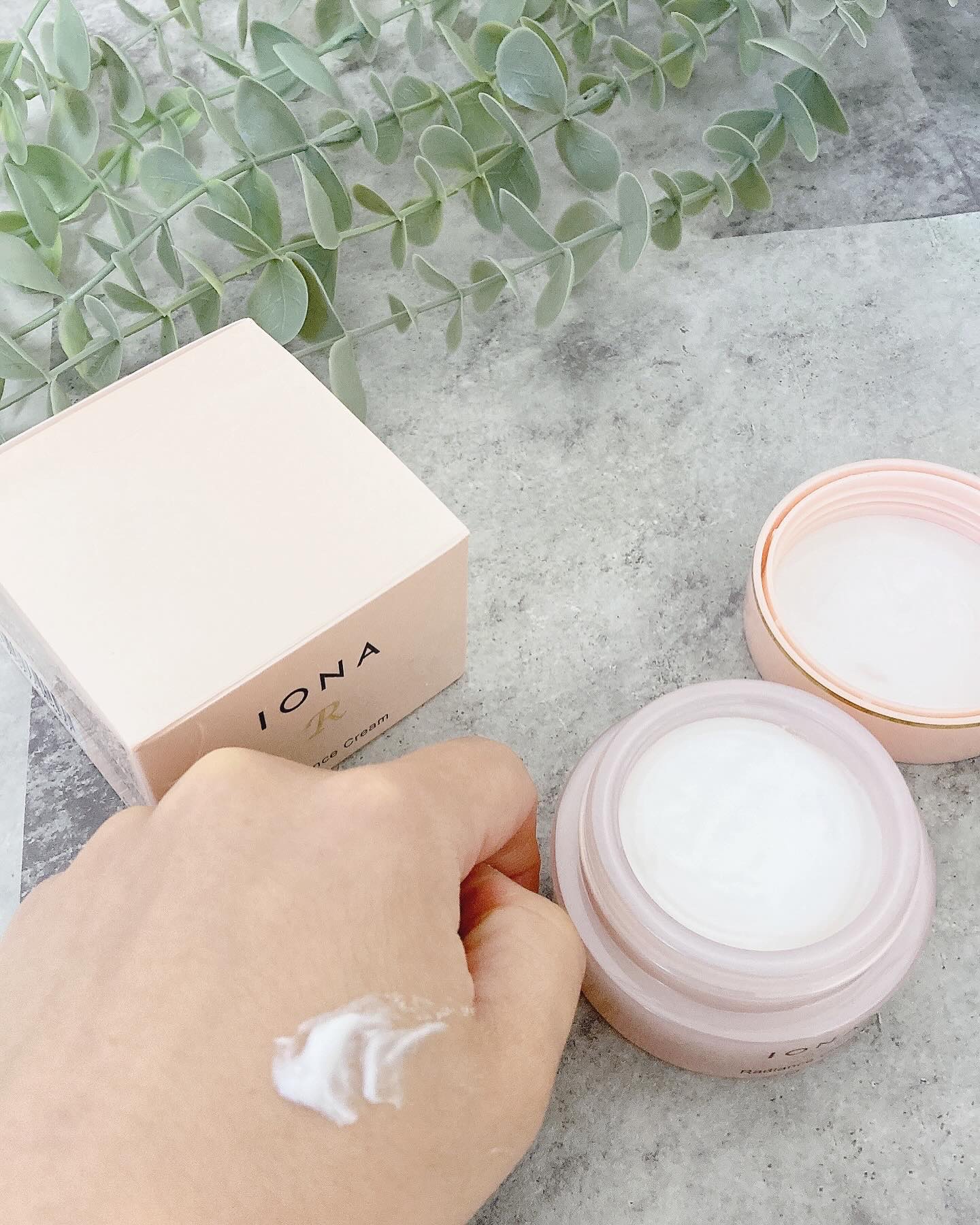 イオナR ラディアンス クリーム/イオナR (イオナアール)/フェイスクリームを使ったクチコミ（3枚目）
