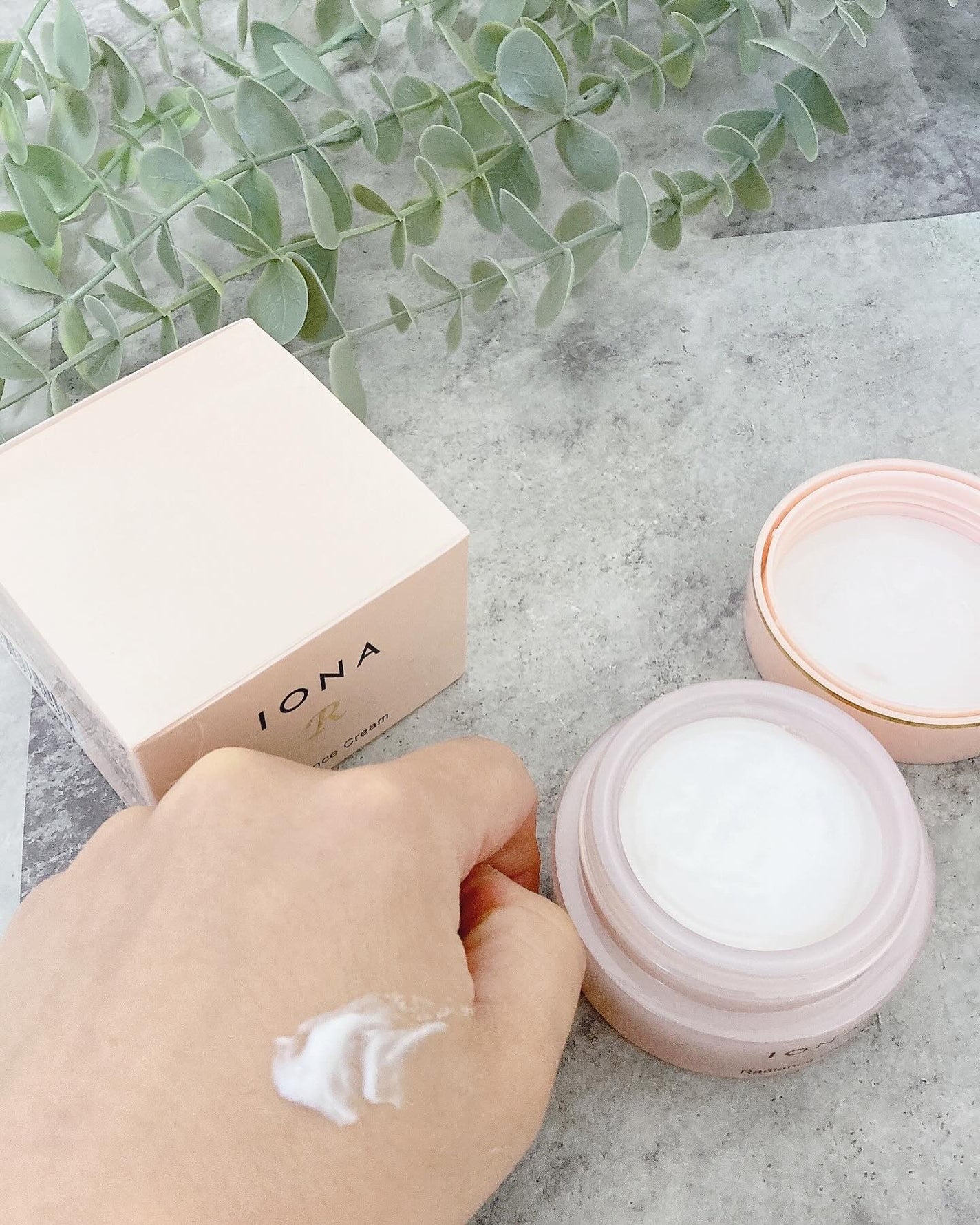 イオナR ラディアンス クリーム/イオナR (イオナアール)/フェイスクリームを使ったクチコミ(3枚目)