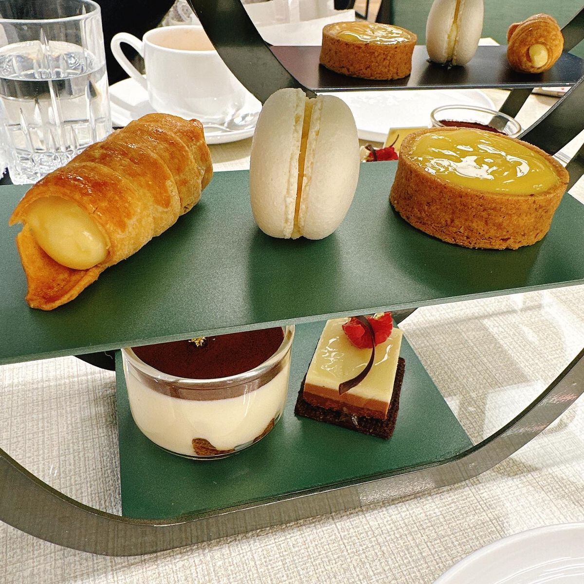 yuð on LIPS ããå¿ææ©ãã«ã³ã2Fã«ããšã³ããªãªã¢ã«ããŒããã«äœµèšããŠããã..ãïŒ3æç®ïŒ