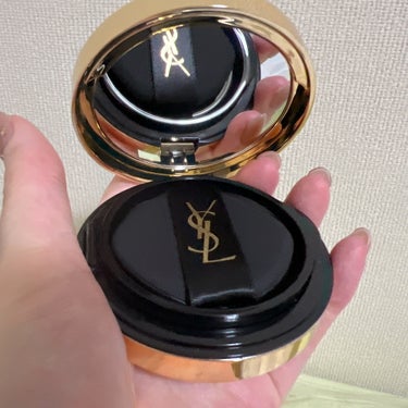 YVES SAINT LAURENT BEAUTE ラディアント タッチ グロウパクトのクチコミ「YSLのクッションファンデは初めて使用します
素敵なケースと意外とクッションファンデが
好きだ.....」（2枚目）