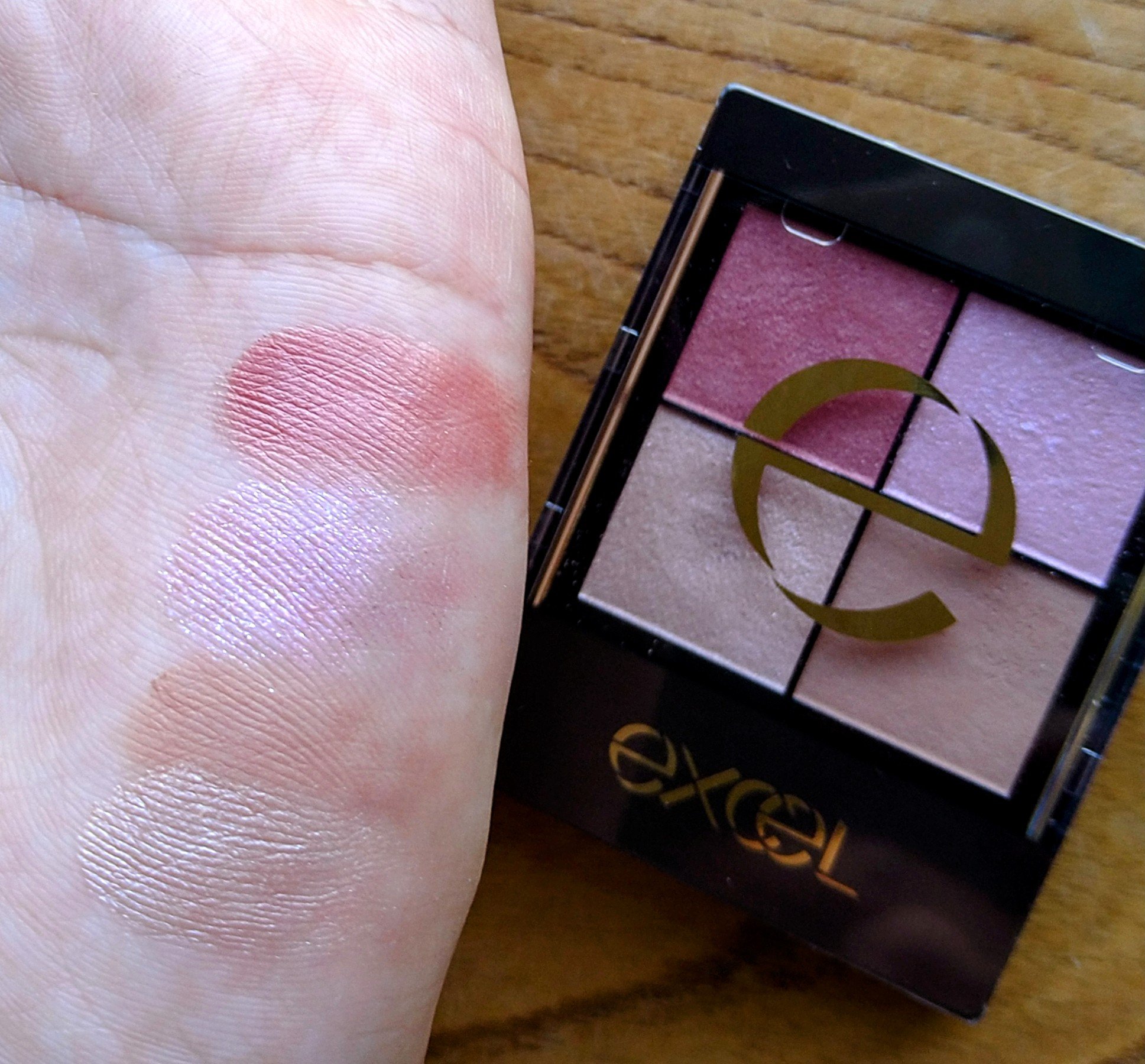 リアルクローズシャドウ CX06 バックスリット/excel/アイシャドウパレットを使ったクチコミ（1枚目）