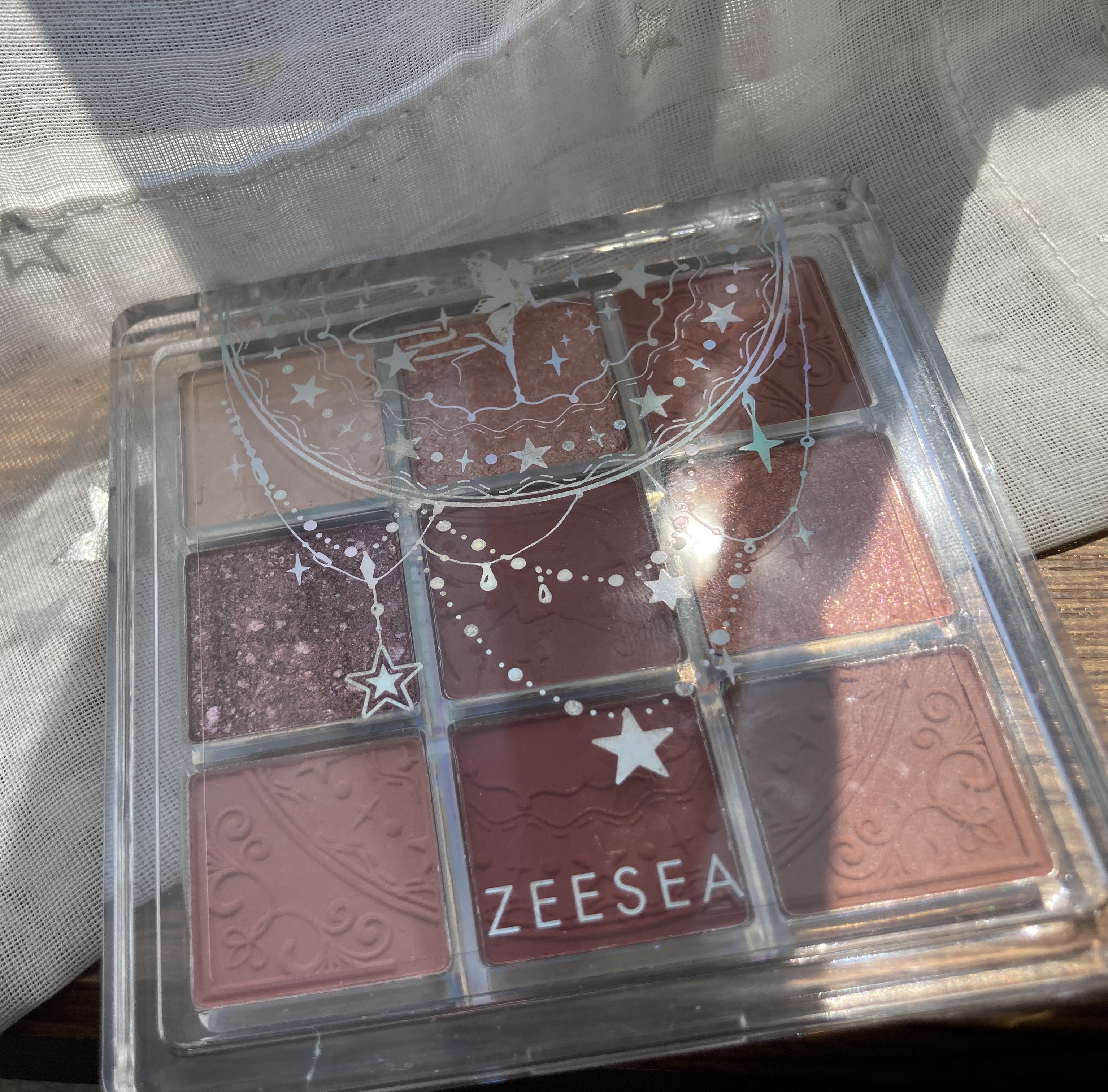 ZEESEA クォーツ 9色アイシャドウパレット(ドリームランドアイシャドウ)のクチコミ「発色が良すぎる、、、中国コスメ
ZEESEAクォーツ 9色アイシャドウパレットドリームランドア.....」（1枚目）