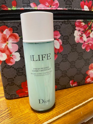 Dior　ライフ ソルベ ウォーター ミスト

化粧キープしたいのでDiorで買ってみようかなといってみたら
2種類でてきて、、、、
私が買ったのは保湿もしてくれるやつみたい。
年齢もあるのでこちらにし