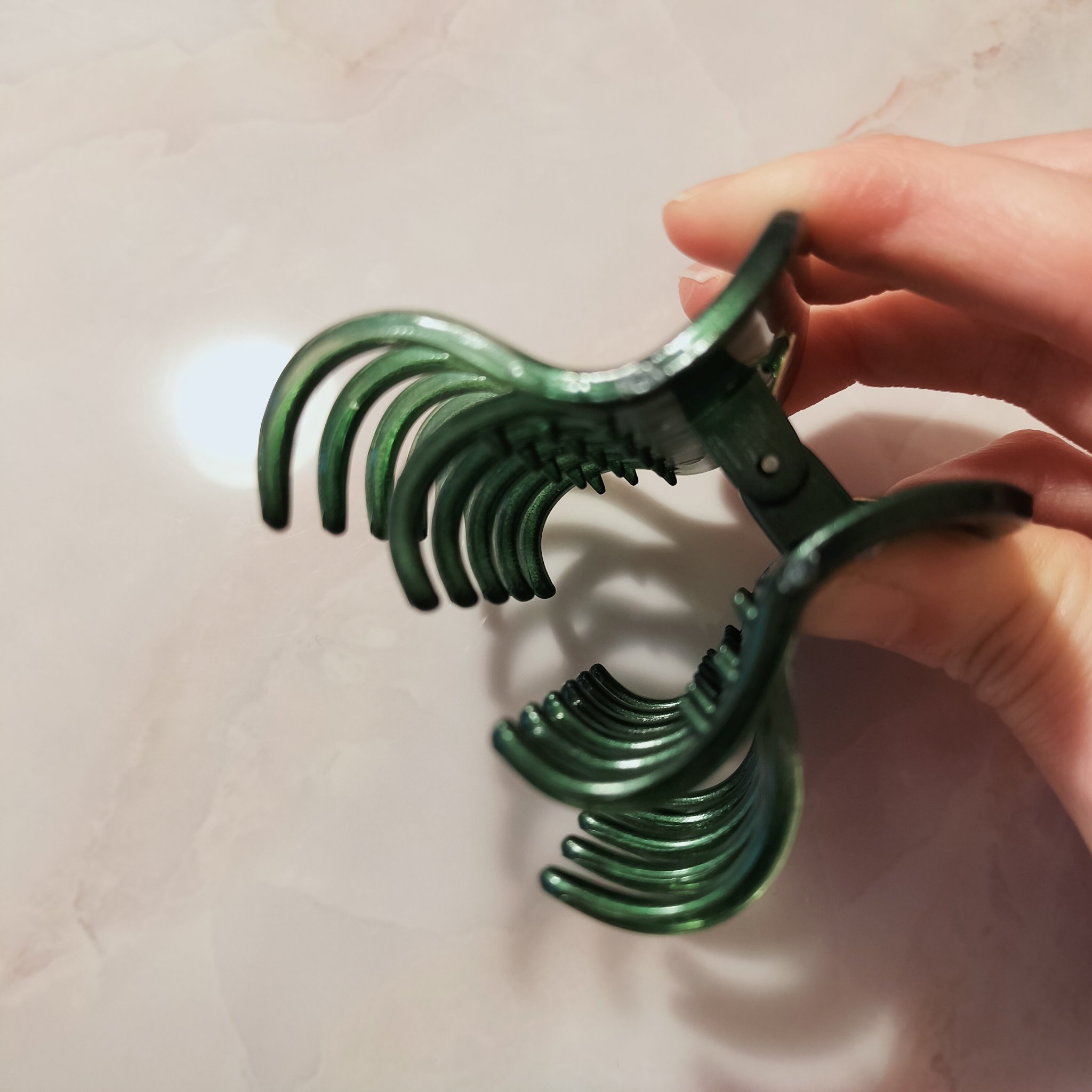 バンスクリップ（ダブルレッグストーン）/DAISO/ヘアアクセサリーを使ったクチコミ（2枚目）