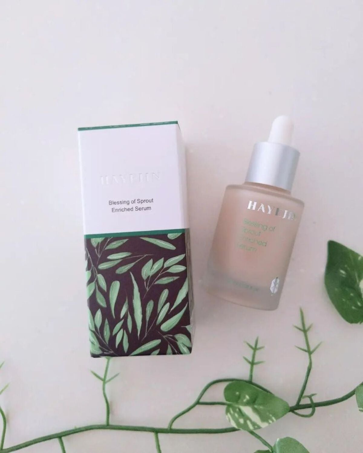 マハロ on LIPS 「ツボクサエキスとマデカソサイドの強力な鎮静成分ですべすべの..」(2枚目)