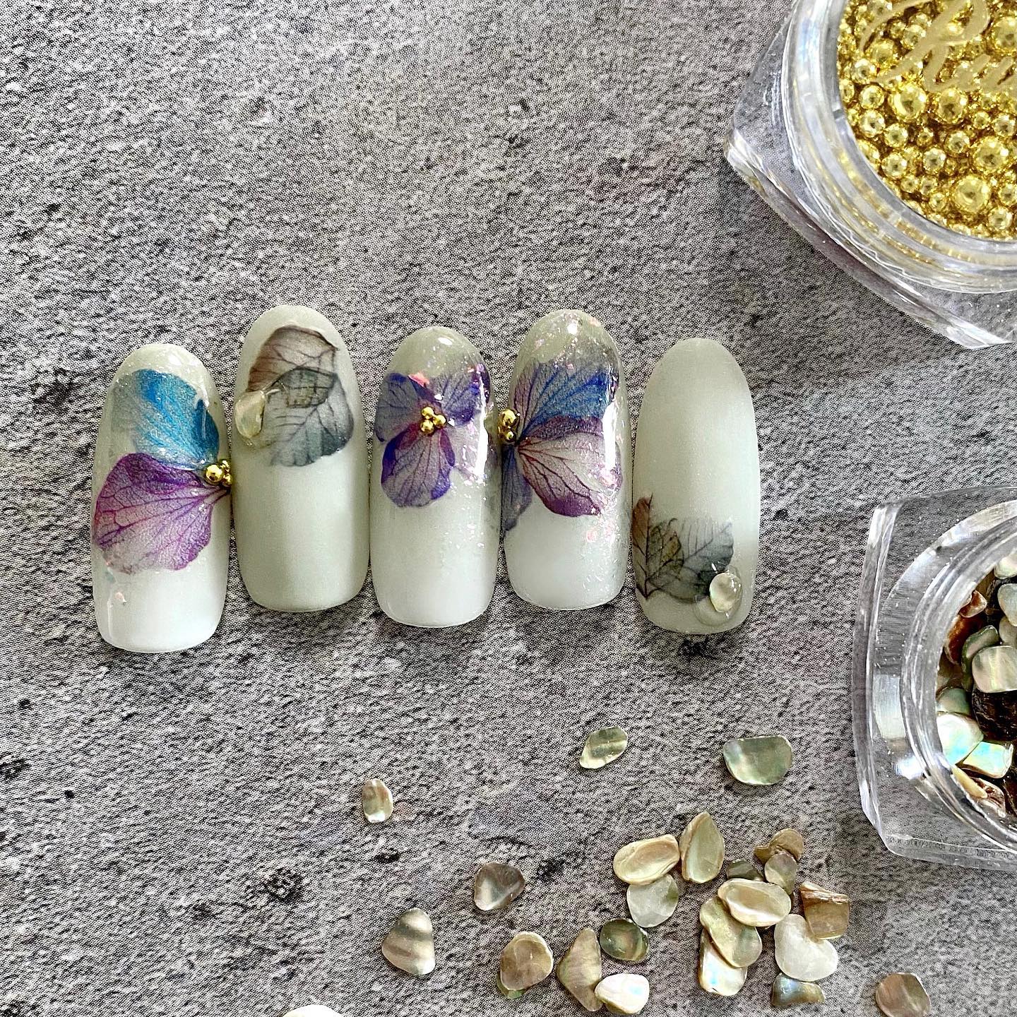 #ジェルネイル,#ブリオンネイル,#シェルネイル,#ハイドランジアネイル,#グラーデーションネイル,#ぷくぷくネイル,#くすみネイル,#クリアネイル,#アレルギーレスネイル,#トレンドネイル,#ジェリーネイル,#ストーンネイル,#春ネイル,#梅雨ネイル,#パールネイル,#女子ネイル,#上品ネイル,#マットネイル,#インクネイル,#オーロラネイルのネイルデザイン