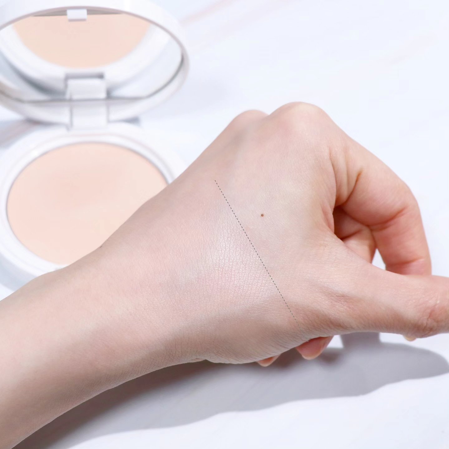 ミネラルUVクリアパウダー/ヴァントルテ/日焼け止めパウダーを使ったクチコミ（2枚目）