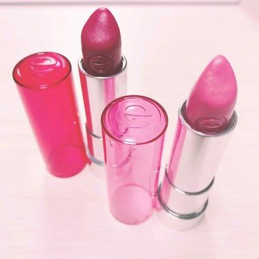 今日紹介させて頂くのは
essence SHEER&SHINE LIPSTICKです！

ドイツのコスメブランドのもので、ヨーロッパではプチプラコスメとして有名だそう!!

┈┈┈┈┈┈┈┈┈┈┈┈┈┈