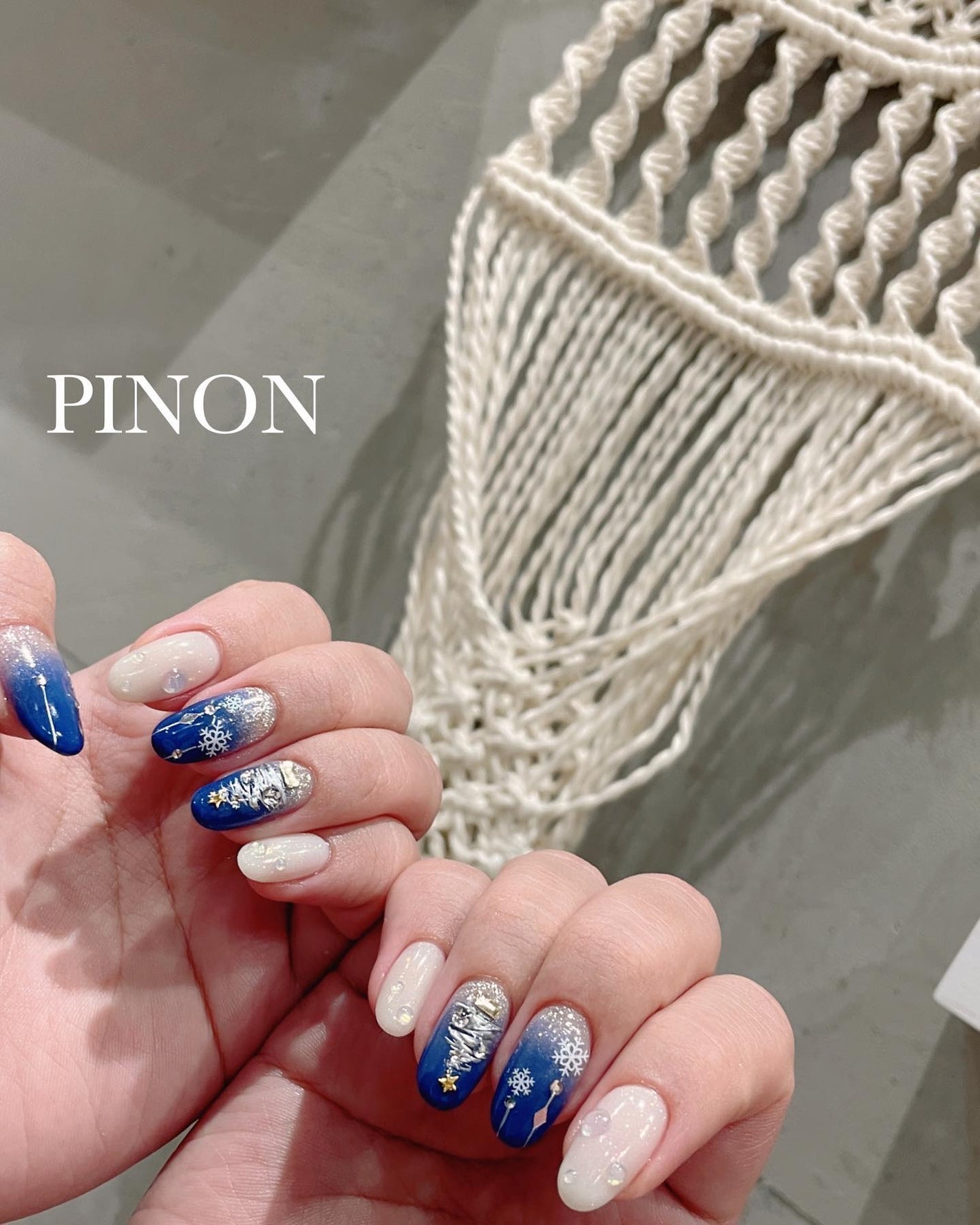 shino on LIPS 「Xmasネイル💅いつもありがとうございます☺︎✨ネイビーのクリ..」(1枚目)